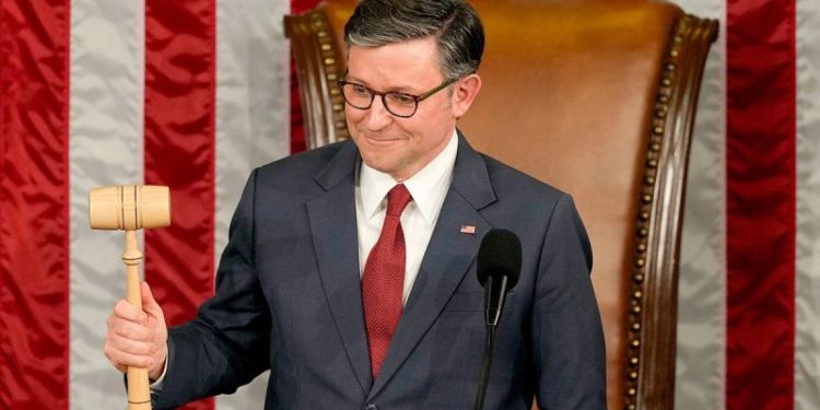 House advances bill to end government shutdown with hours until final vote