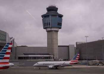 FAA investigates airlines for potential flight cut compliance violations during government shutdown